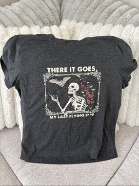 Women’s Dark Gray Skeleton Graphic Tee - Playful 'There It Goes' Design